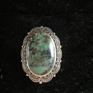 Size 6 gorgeous silver and stone ring
